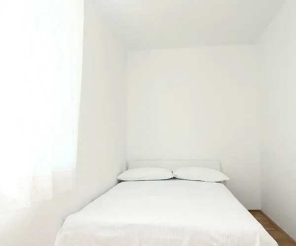 アパート Jagodje